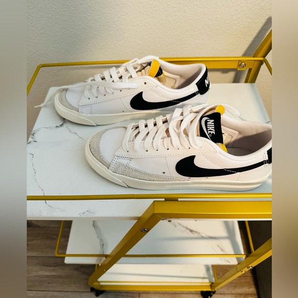 Nike White Women’s Blazer Sneakers - Picture 3 of 5